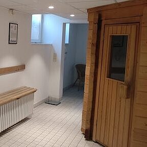 Blick in den Vorraum der Sauna